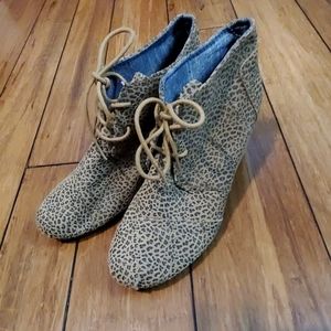 Leopard print TOMS wedge sneaker size 10